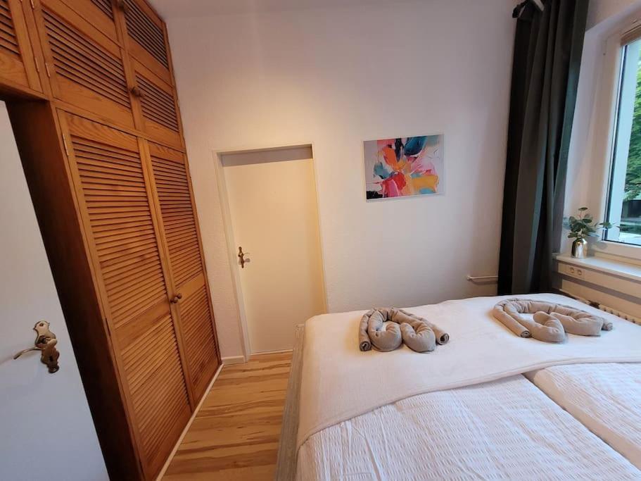 Duplex Apartment Ullstein- 4 Bedrooms, 2 Bathrooms, Living Room, 2 Parking Spaces, Boxspringbeds, Family & Business Apartment! Берлин Екстериор снимка