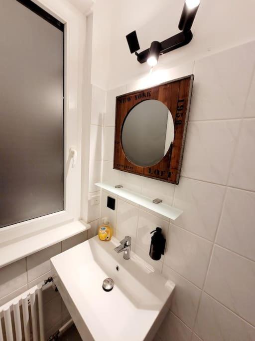 Duplex Apartment Ullstein- 4 Bedrooms, 2 Bathrooms, Living Room, 2 Parking Spaces, Boxspringbeds, Family & Business Apartment! Берлин Екстериор снимка