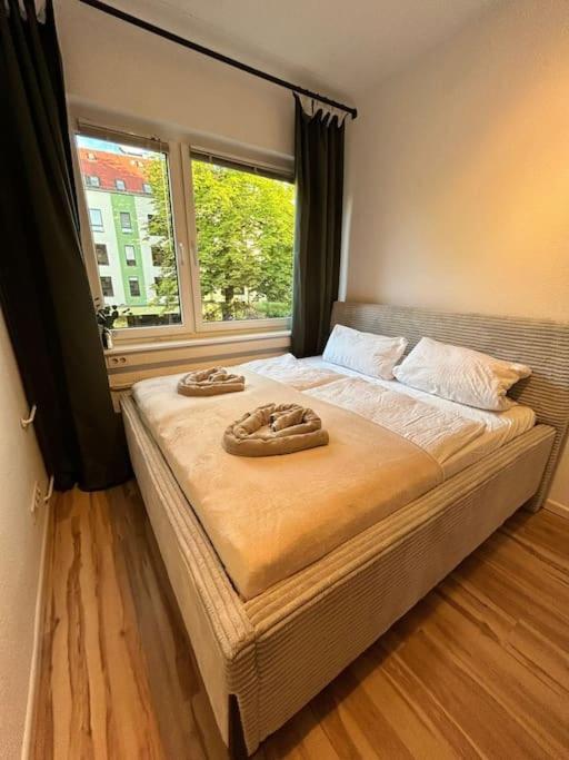 Duplex Apartment Ullstein- 4 Bedrooms, 2 Bathrooms, Living Room, 2 Parking Spaces, Boxspringbeds, Family & Business Apartment! Берлин Екстериор снимка