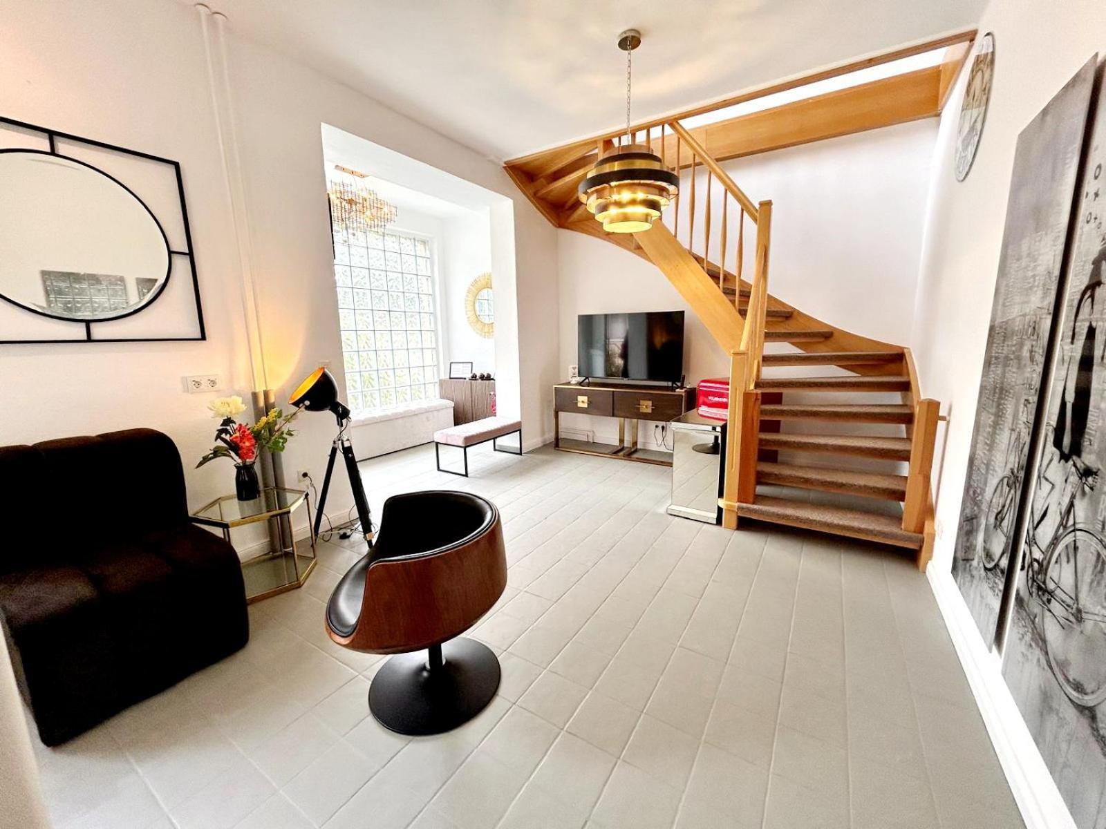 Duplex Apartment Ullstein- 4 Bedrooms, 2 Bathrooms, Living Room, 2 Parking Spaces, Boxspringbeds, Family & Business Apartment! Берлин Екстериор снимка