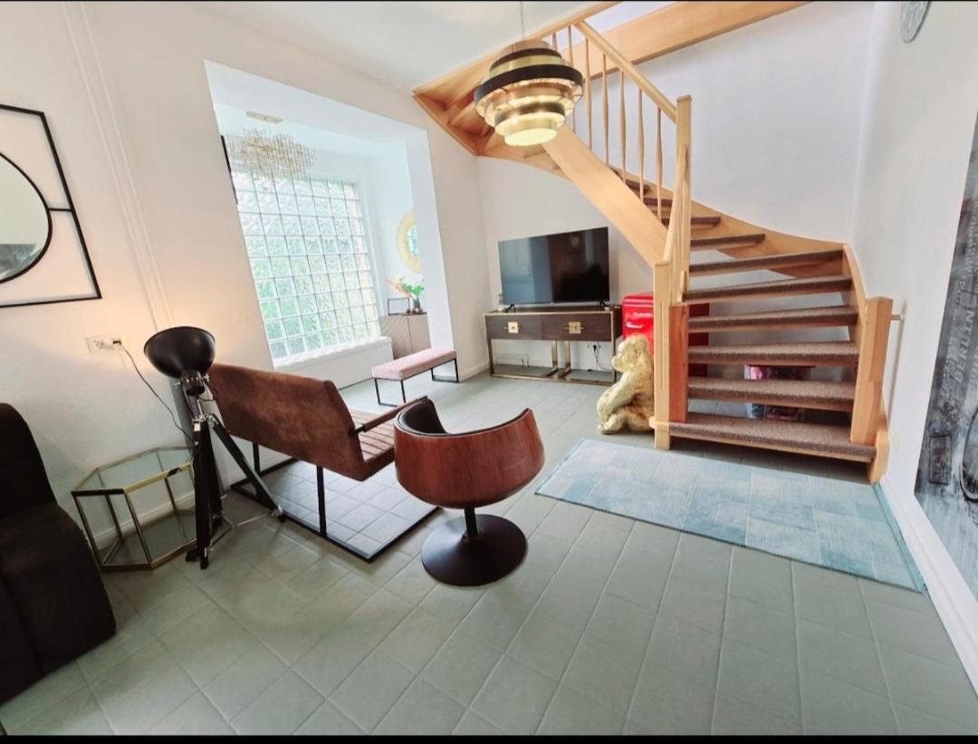 Duplex Apartment Ullstein- 4 Bedrooms, 2 Bathrooms, Living Room, 2 Parking Spaces, Boxspringbeds, Family & Business Apartment! Берлин Екстериор снимка