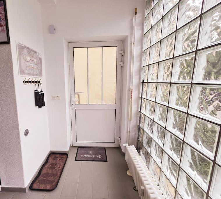 Duplex Apartment Ullstein- 4 Bedrooms, 2 Bathrooms, Living Room, 2 Parking Spaces, Boxspringbeds, Family & Business Apartment! Берлин Екстериор снимка